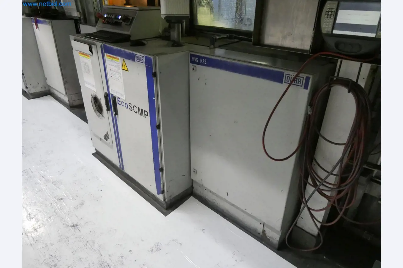 Roboty, svařovací zařízení a montážní příslušenství z automobilového průmyslu-12