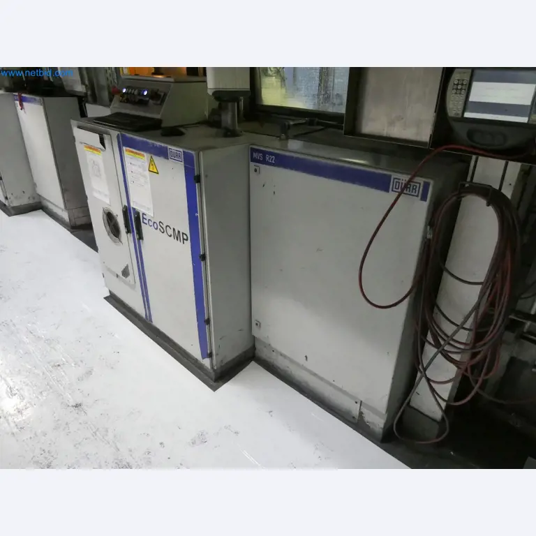 Roboty, svařovací zařízení a montážní příslušenství z automobilového průmyslu-12