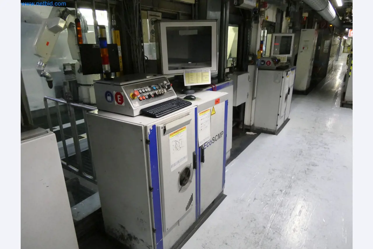 Roboty, svařovací zařízení a montážní příslušenství z automobilového průmyslu-14