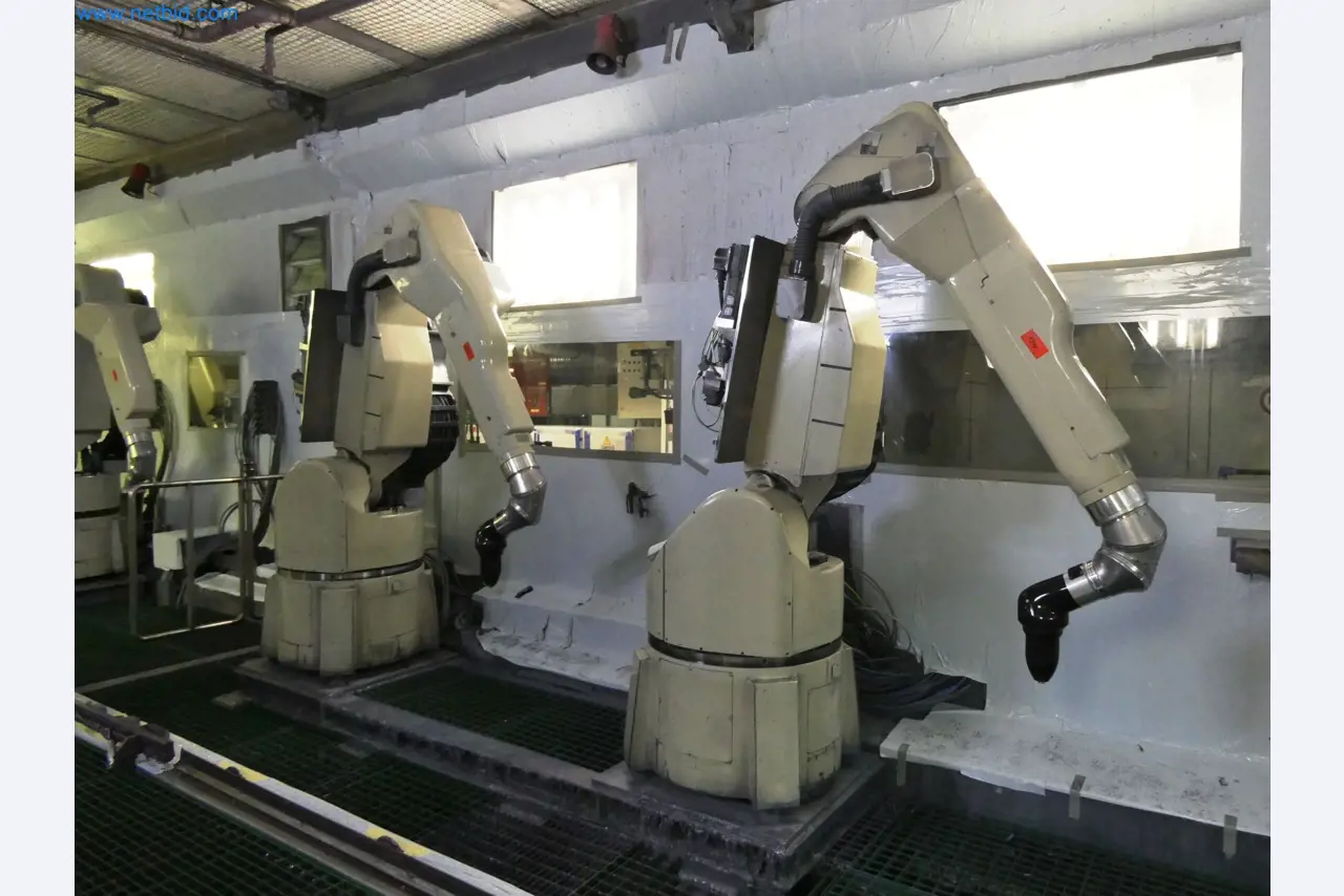 Roboty, svařovací zařízení a montážní příslušenství z automobilového průmyslu-16