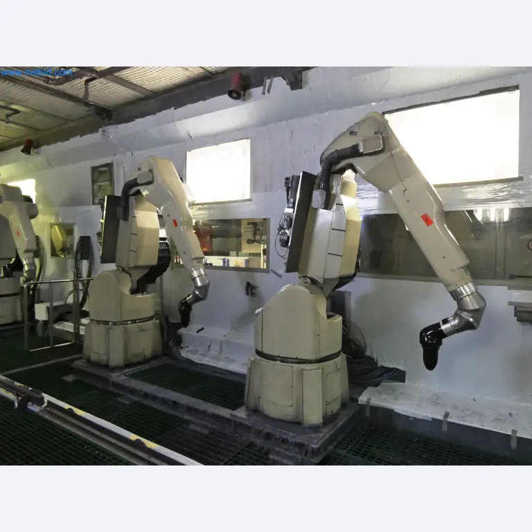 Roboty, svařovací zařízení a montážní příslušenství z automobilového průmyslu-16