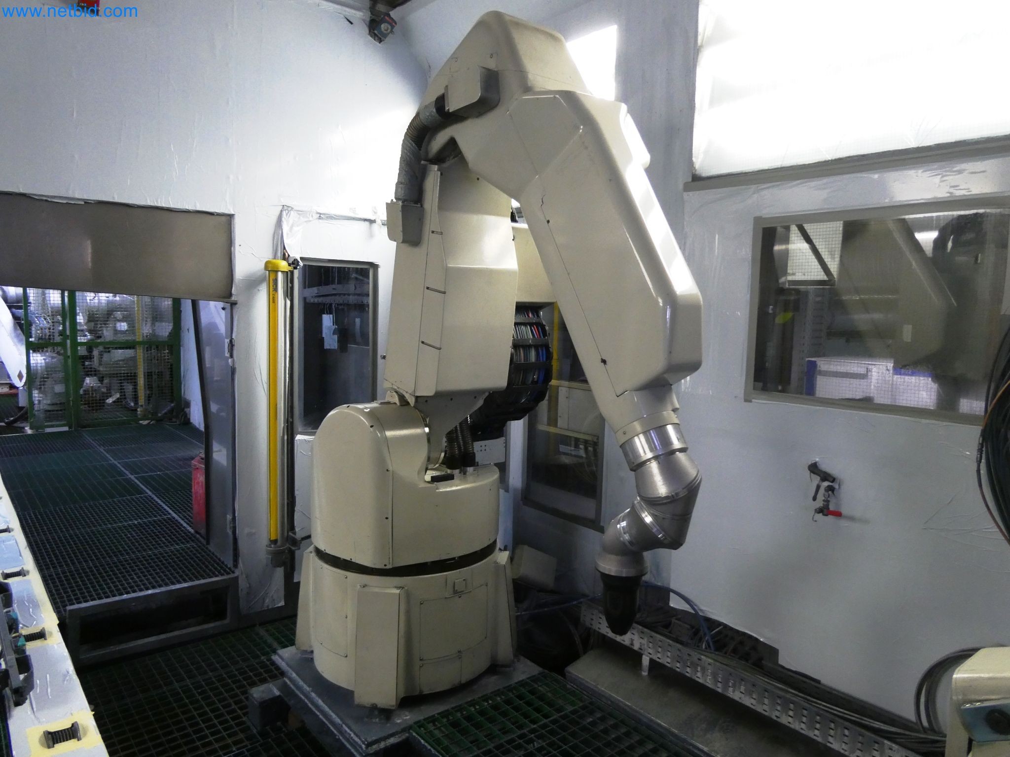 Roboty, svařovací zařízení a montážní příslušenství z automobilového průmyslu-2