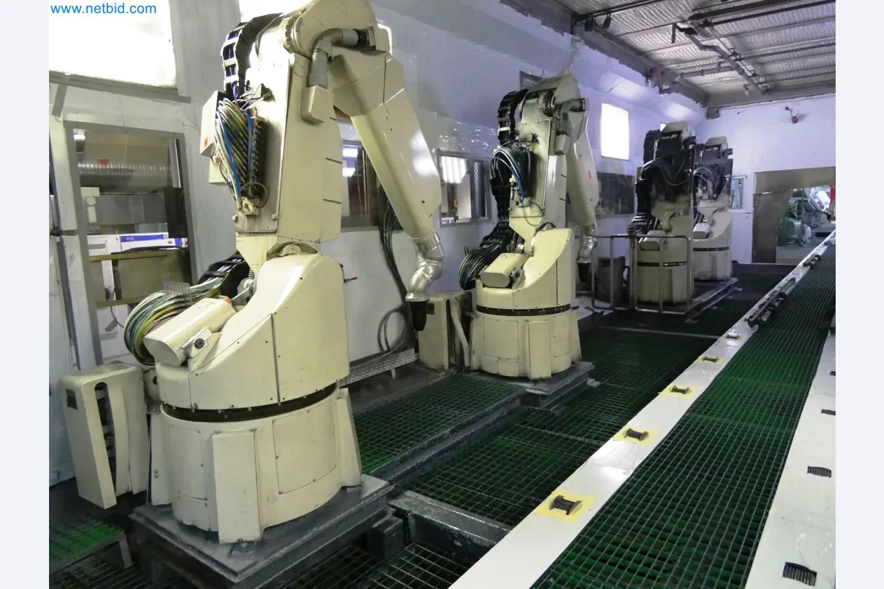 Roboty, svařovací zařízení a montážní příslušenství z automobilového průmyslu-3