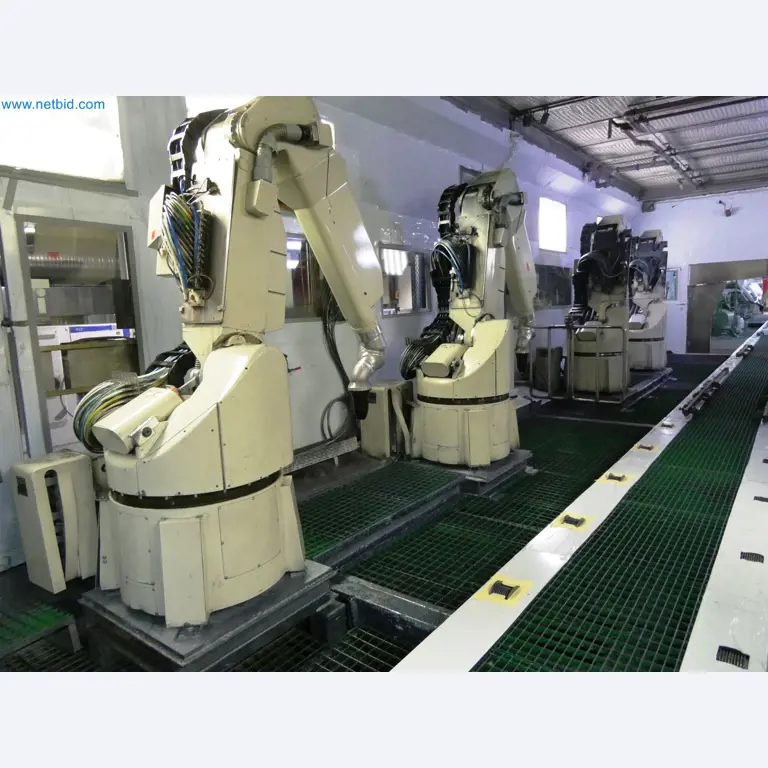 Roboty, svařovací zařízení a montážní příslušenství z automobilového průmyslu-3