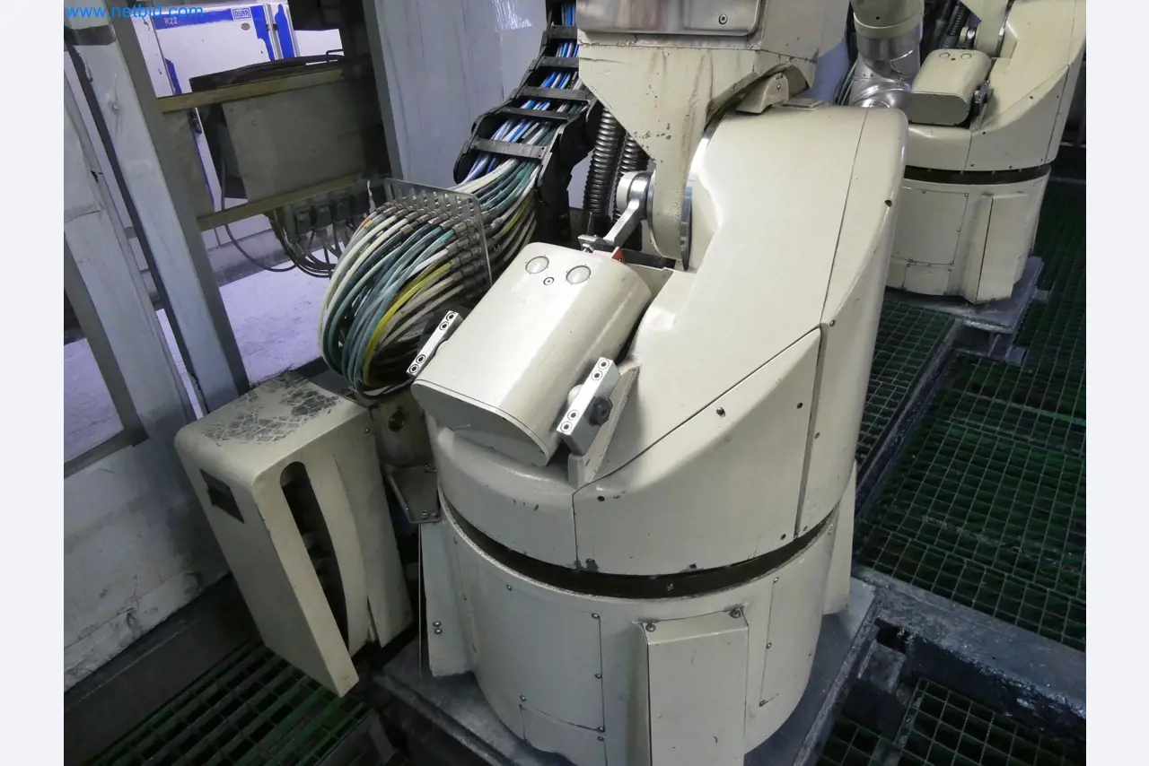 Roboty, svařovací zařízení a montážní příslušenství z automobilového průmyslu-4