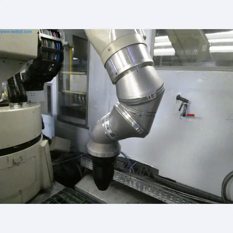 Roboty, svařovací zařízení a montážní příslušenství z automobilového průmyslu-7