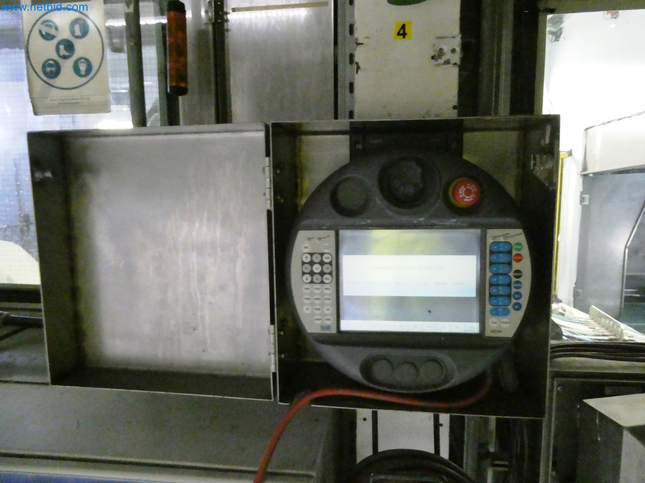 Roboty, svařovací zařízení a montážní příslušenství z automobilového průmyslu-8