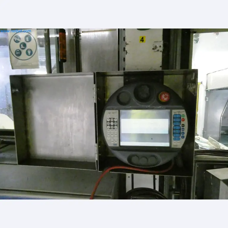 Roboty, svařovací zařízení a montážní příslušenství z automobilového průmyslu-8