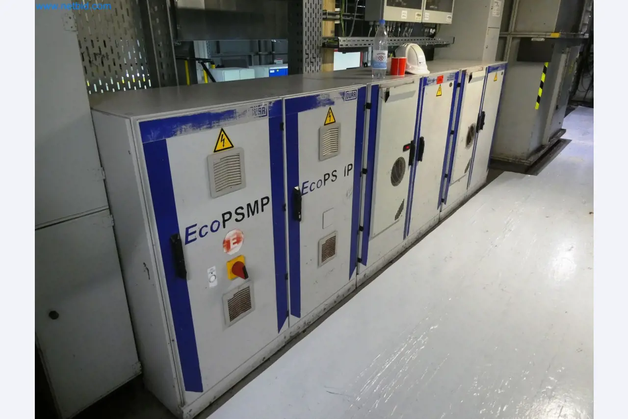 Roboty, svařovací zařízení a montážní příslušenství z automobilového průmyslu-10