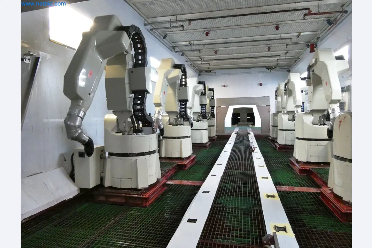 Roboty, svařovací zařízení a montážní příslušenství z automobilového průmyslu-12