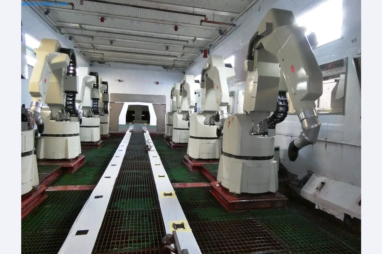 Roboty, svařovací zařízení a montážní příslušenství z automobilového průmyslu-13