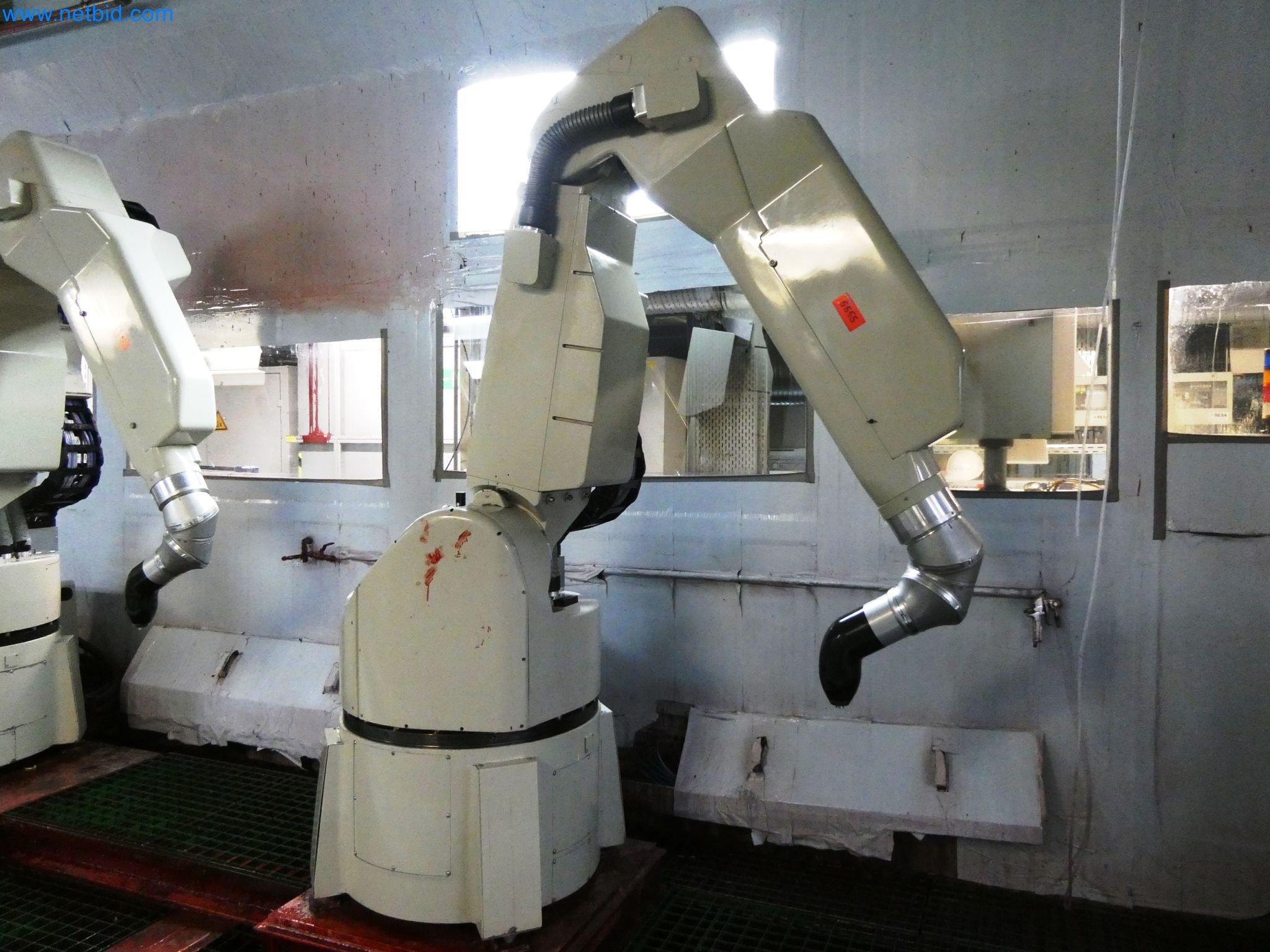 Roboty, svařovací zařízení a montážní příslušenství z automobilového průmyslu-14