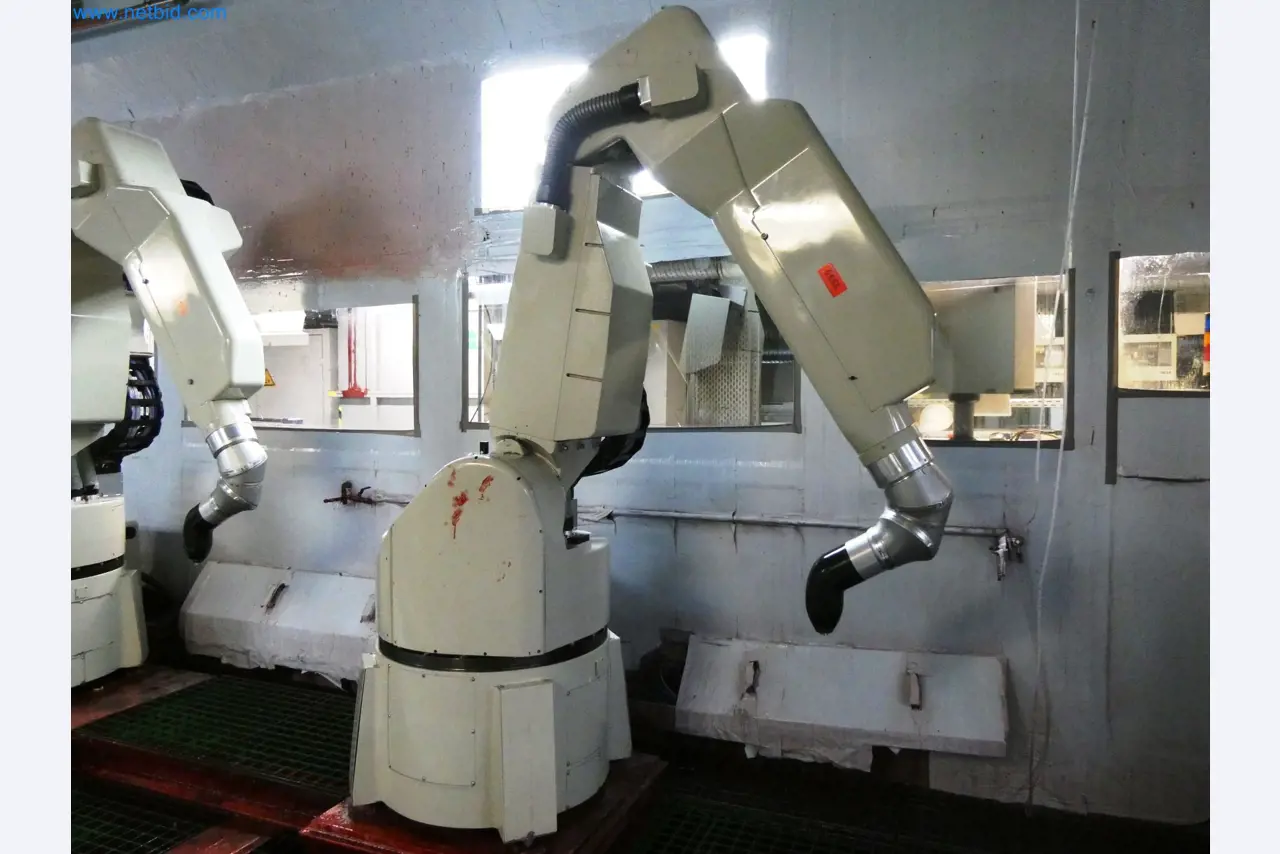 Roboty, svařovací zařízení a montážní příslušenství z automobilového průmyslu-14