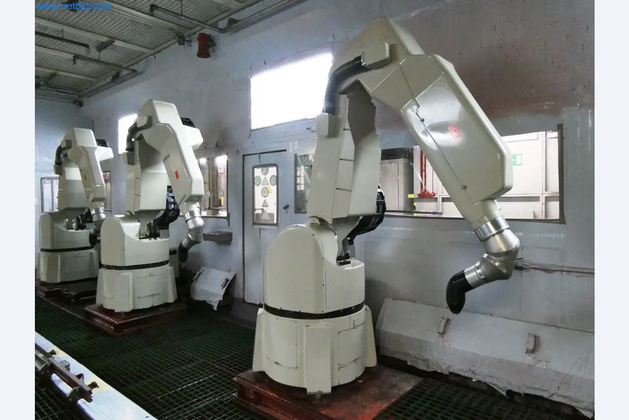 Roboty, svařovací zařízení a montážní příslušenství z automobilového průmyslu-15