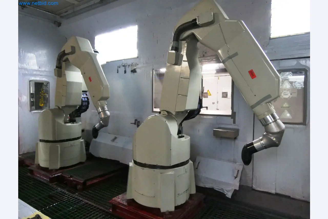 Roboty, svařovací zařízení a montážní příslušenství z automobilového průmyslu-1