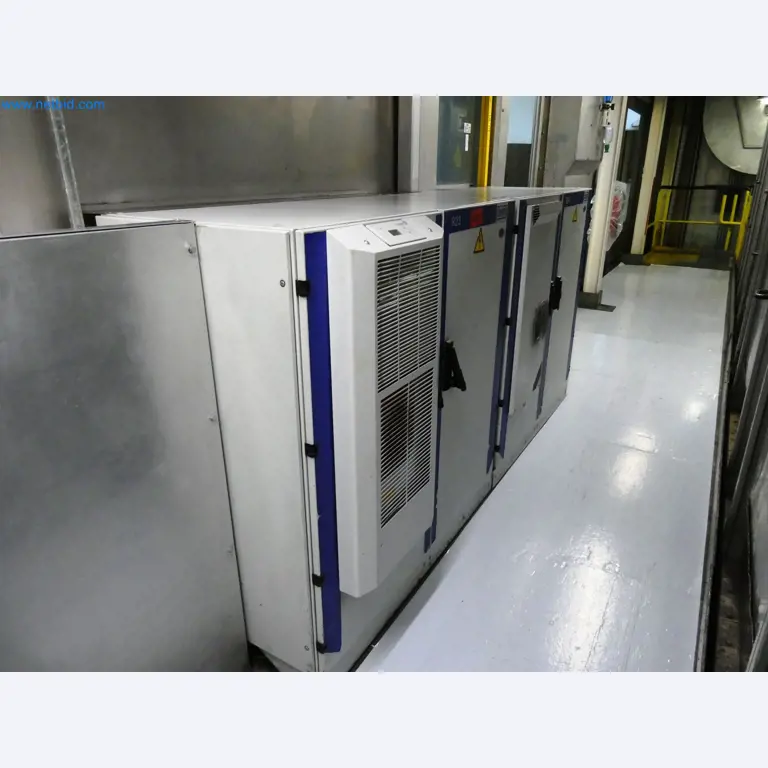 Roboty, svařovací zařízení a montážní příslušenství z automobilového průmyslu-3