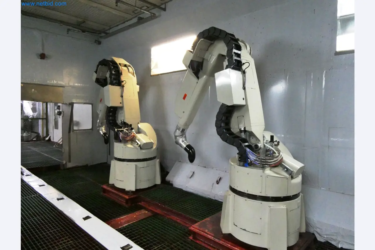 Roboty, svařovací zařízení a montážní příslušenství z automobilového průmyslu-5