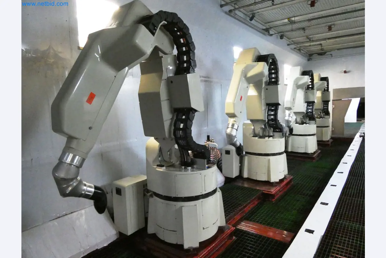 Roboty, svařovací zařízení a montážní příslušenství z automobilového průmyslu-9