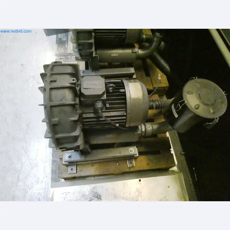 Roboty, sprzęt spawalniczy i akcesoria montażowe z branży motoryzacyjnej-4