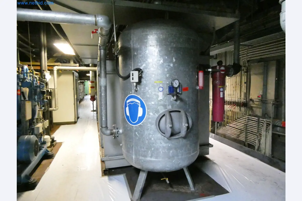 Roboty, sprzęt spawalniczy i akcesoria montażowe z branży motoryzacyjnej-2