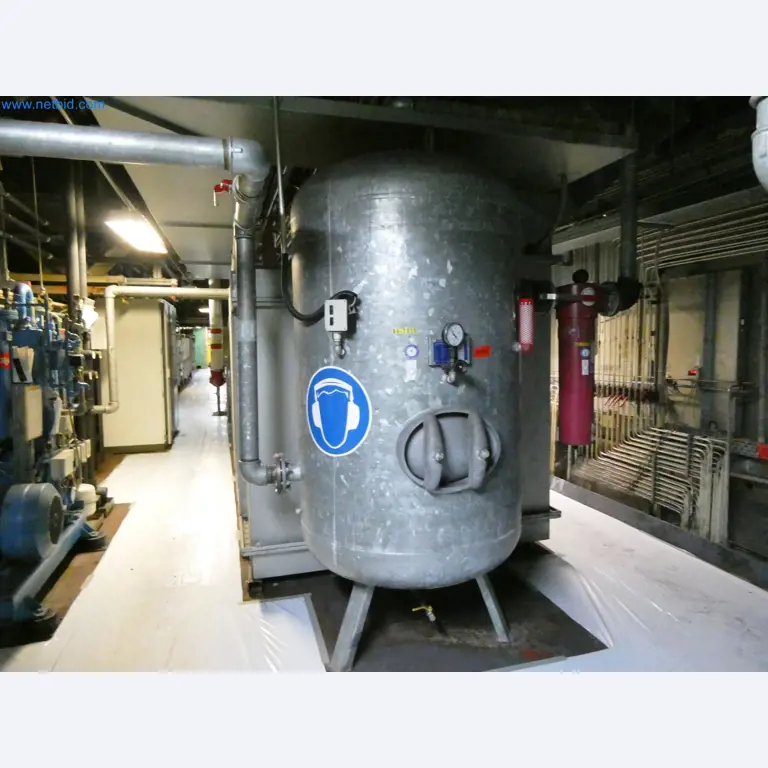 Roboty, sprzęt spawalniczy i akcesoria montażowe z branży motoryzacyjnej-2