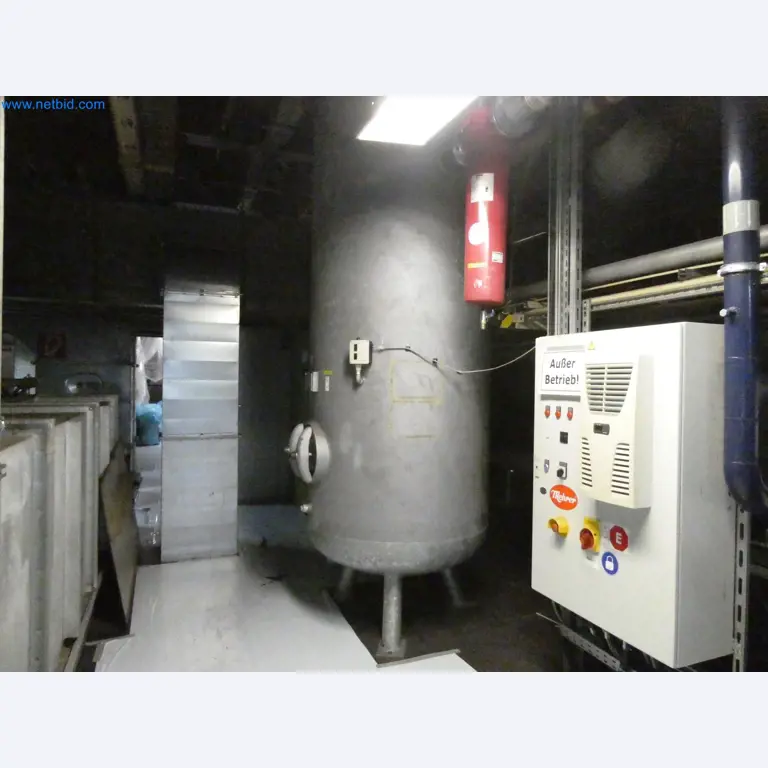 Roboty, sprzęt spawalniczy i akcesoria montażowe z branży motoryzacyjnej-1