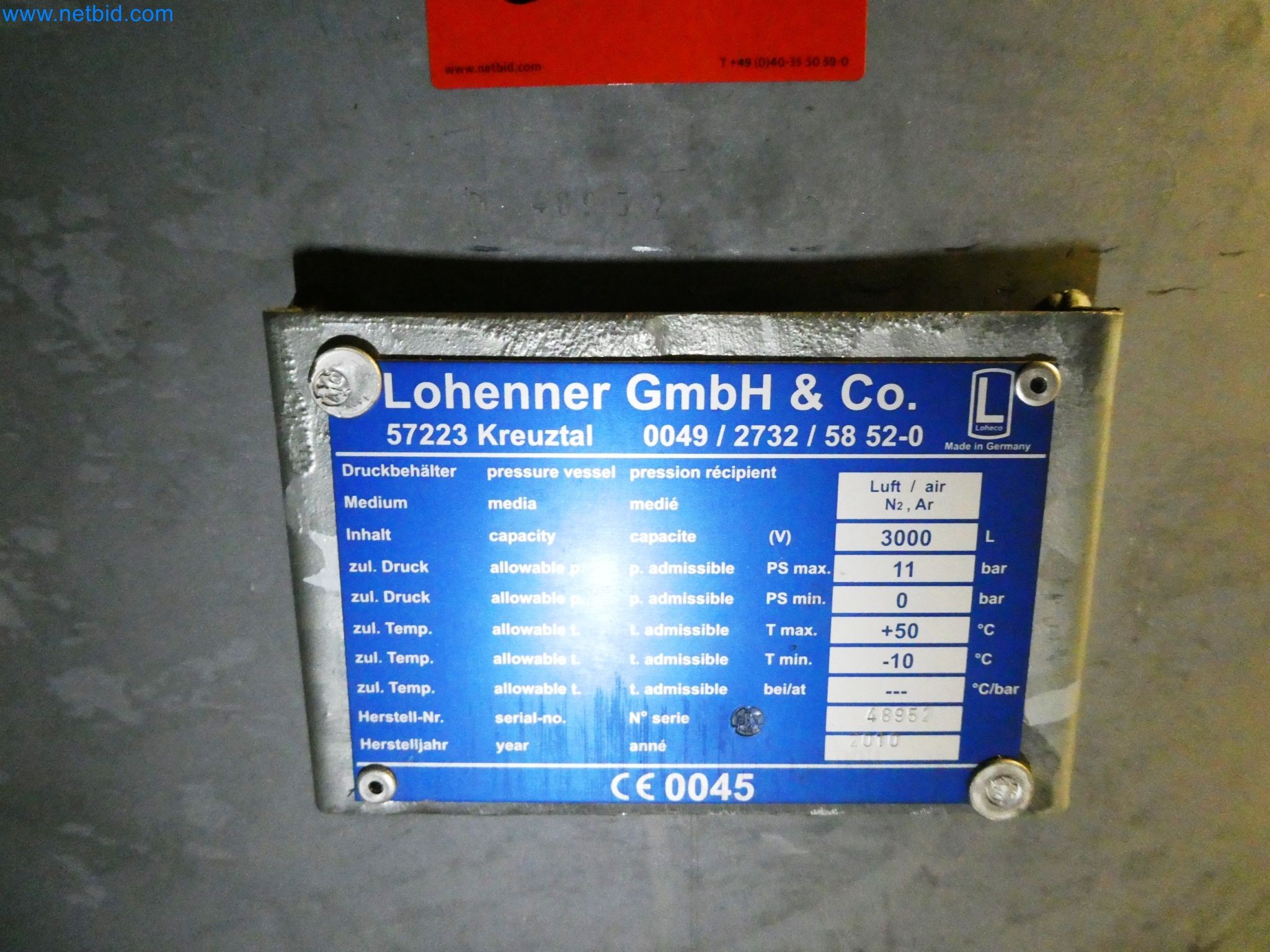 Roboty, sprzęt spawalniczy i akcesoria montażowe z branży motoryzacyjnej-2