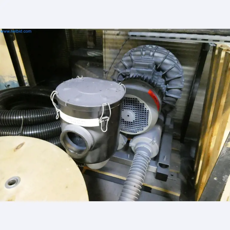 Roboty, svařovací zařízení a montážní příslušenství z automobilového průmyslu-3