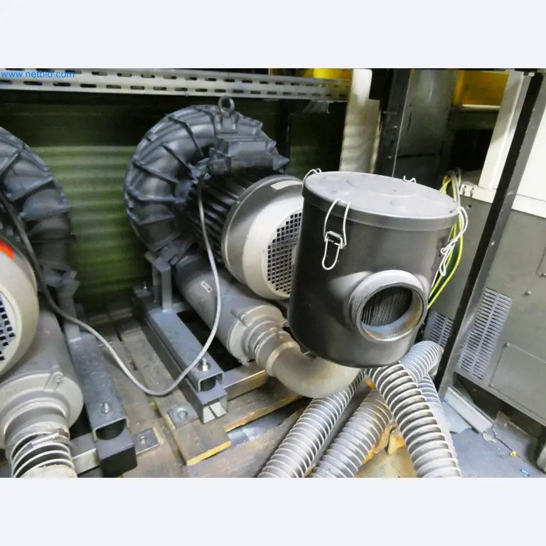 Roboty, svařovací zařízení a montážní příslušenství z automobilového průmyslu-4