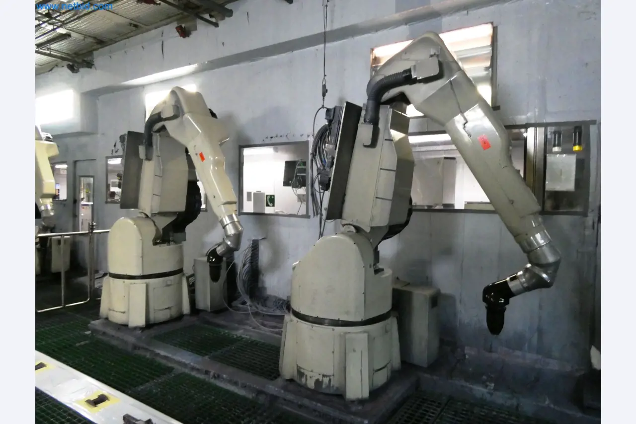 Roboty, svařovací zařízení a montážní příslušenství z automobilového průmyslu-2