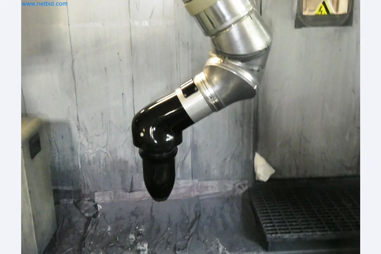 Roboty, svařovací zařízení a montážní příslušenství z automobilového průmyslu-4