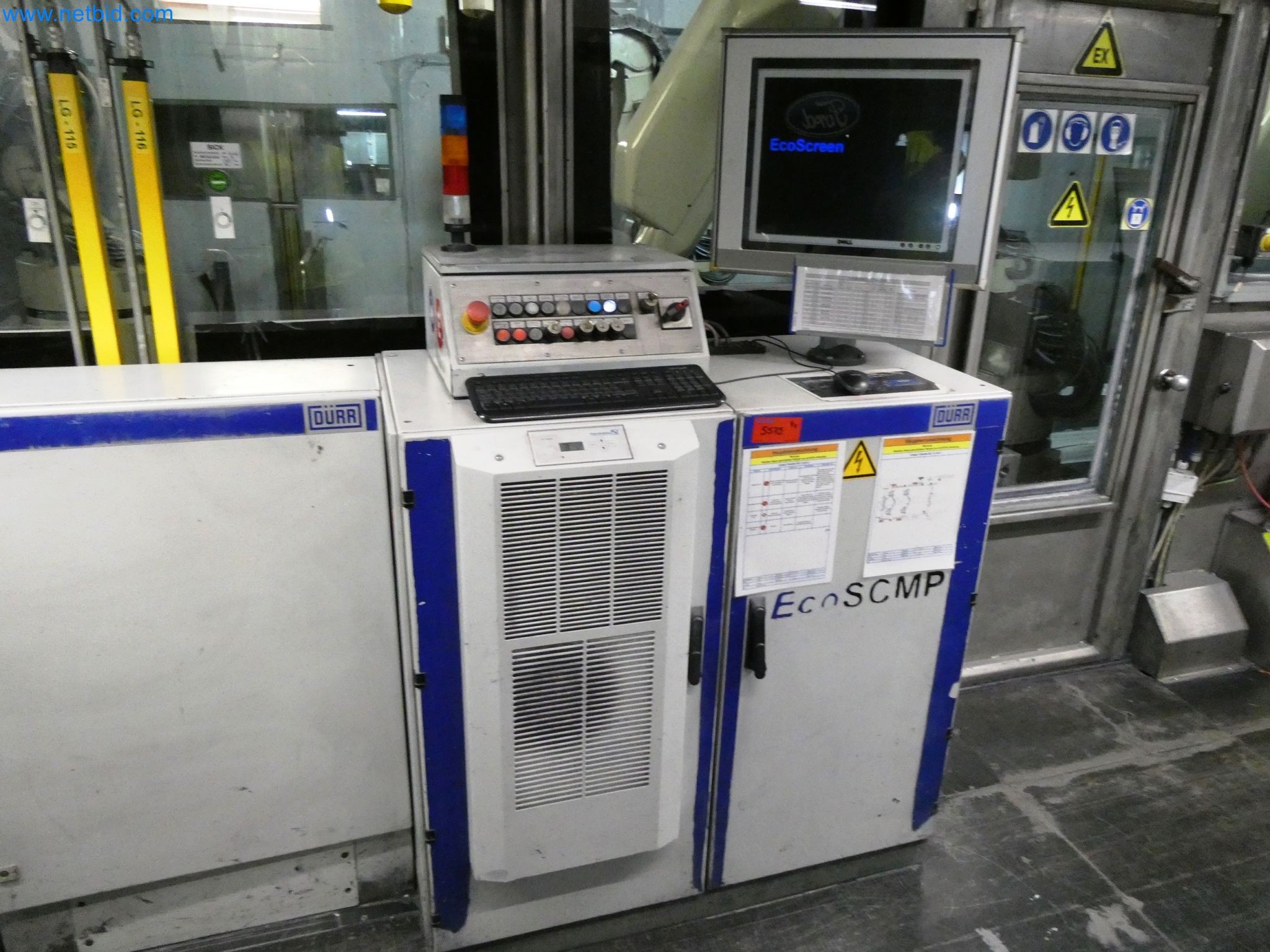 Roboty, svařovací zařízení a montážní příslušenství z automobilového průmyslu-6