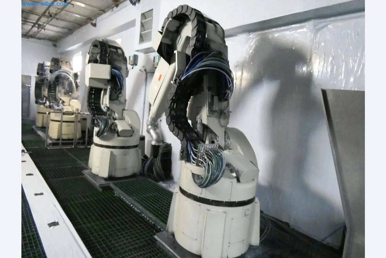 Roboty, svařovací zařízení a montážní příslušenství z automobilového průmyslu-7