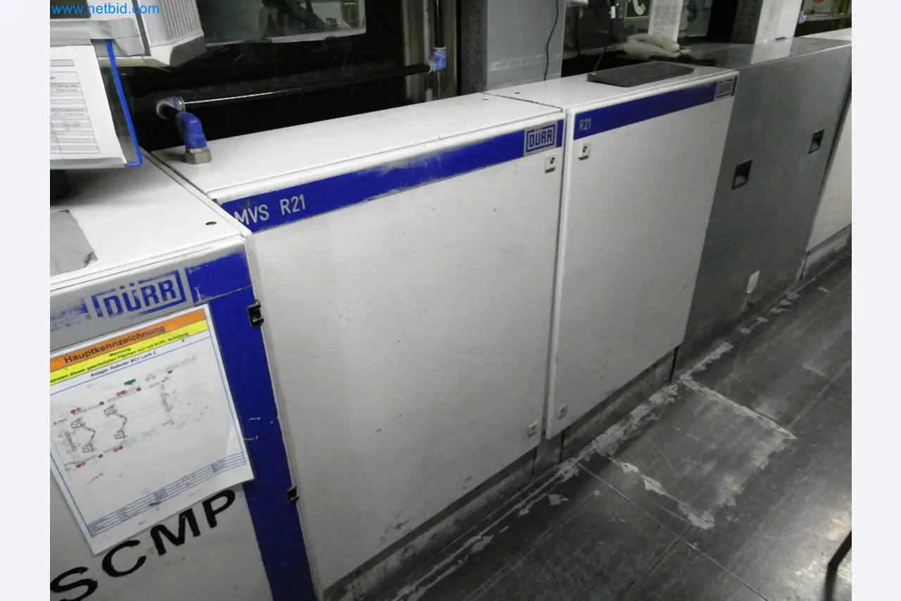 Roboty, svařovací zařízení a montážní příslušenství z automobilového průmyslu-8