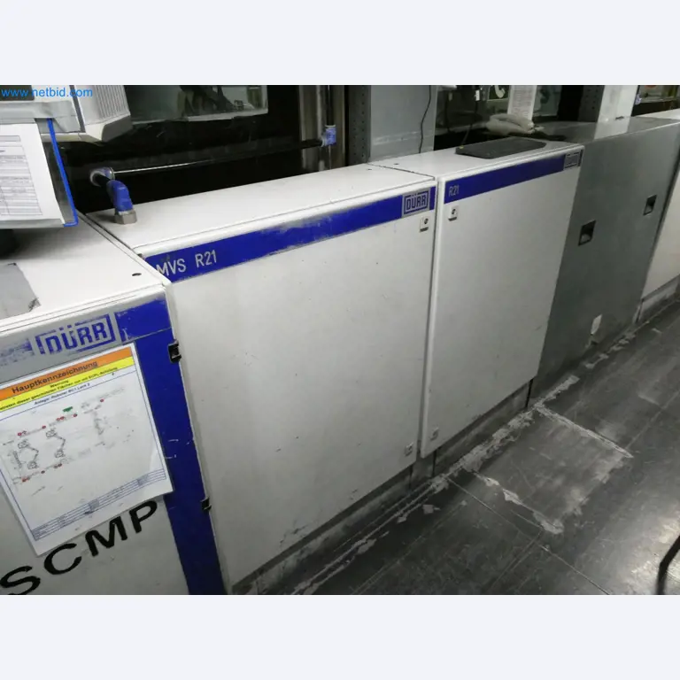 Roboty, svařovací zařízení a montážní příslušenství z automobilového průmyslu-8