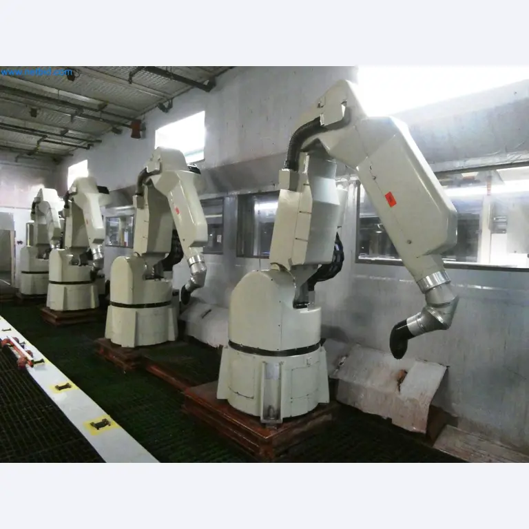 Roboty, svařovací zařízení a montážní příslušenství z automobilového průmyslu-2