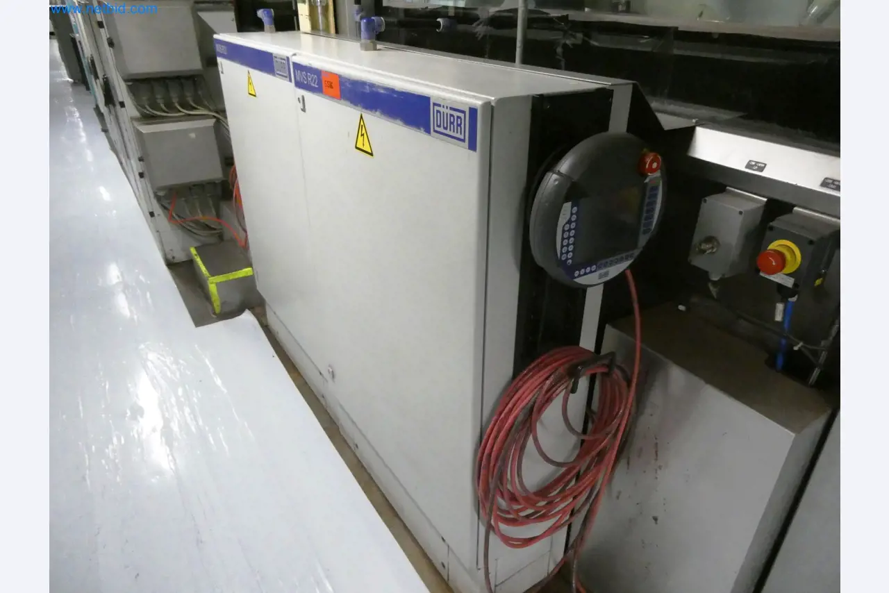 Roboty, svařovací zařízení a montážní příslušenství z automobilového průmyslu-3