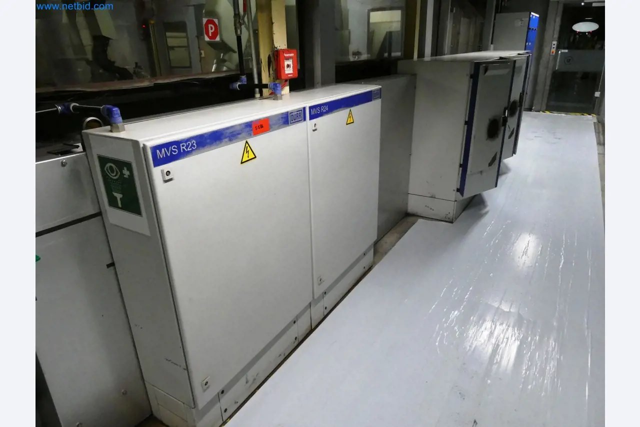 Roboty, svařovací zařízení a montážní příslušenství z automobilového průmyslu-4