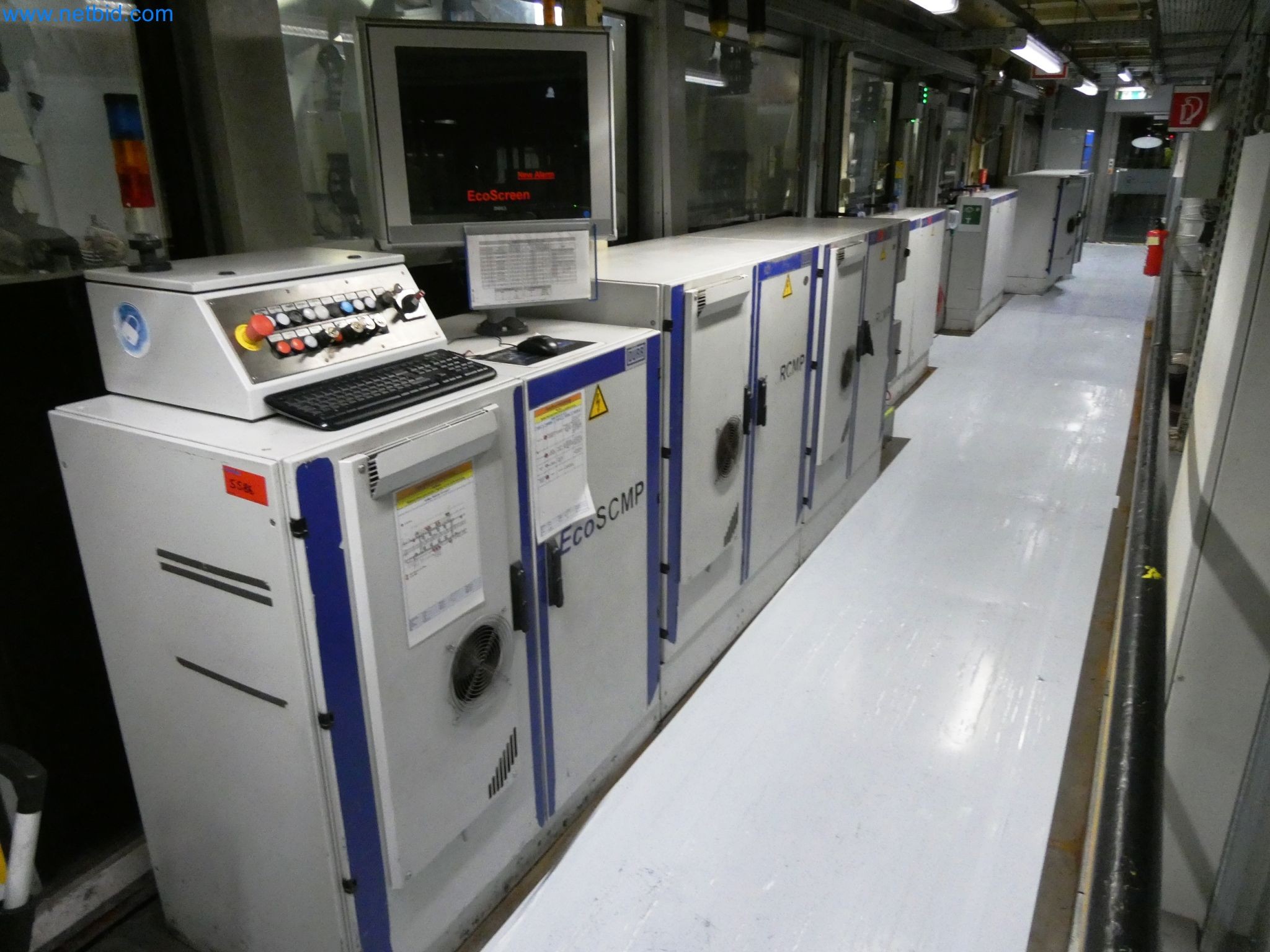 Roboty, svařovací zařízení a montážní příslušenství z automobilového průmyslu-5