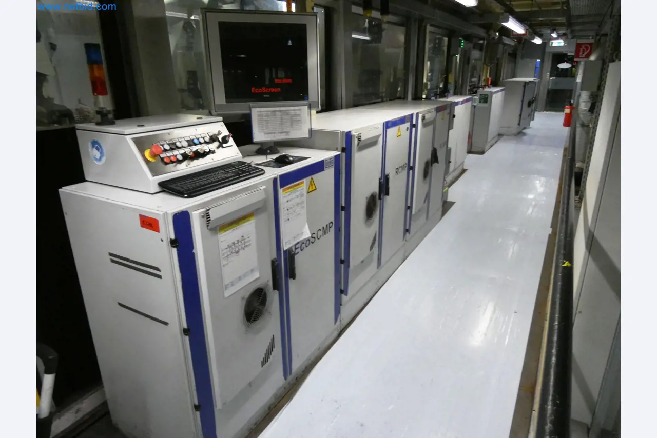 Roboty, svařovací zařízení a montážní příslušenství z automobilového průmyslu-5