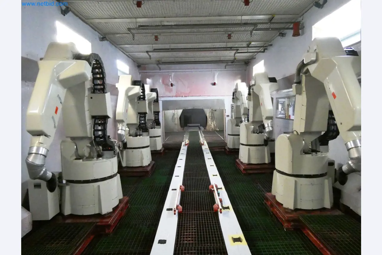 Roboty, svařovací zařízení a montážní příslušenství z automobilového průmyslu-6