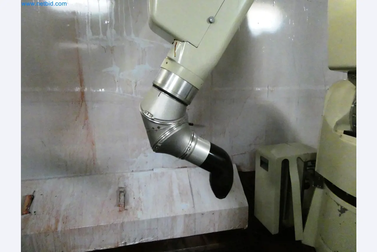 Roboty, svařovací zařízení a montážní příslušenství z automobilového průmyslu-7