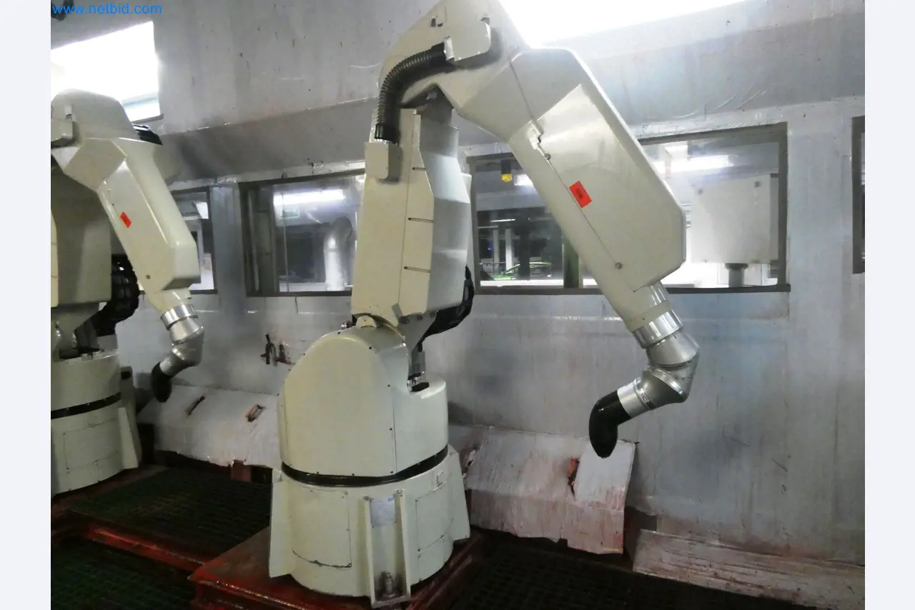 Roboty, svařovací zařízení a montážní příslušenství z automobilového průmyslu-8