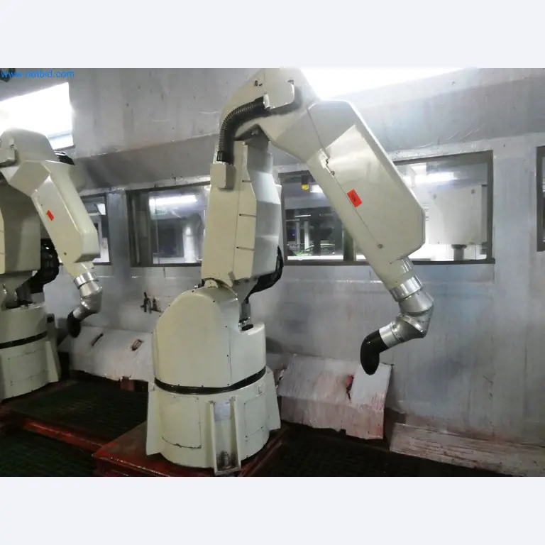 Roboty, svařovací zařízení a montážní příslušenství z automobilového průmyslu-8