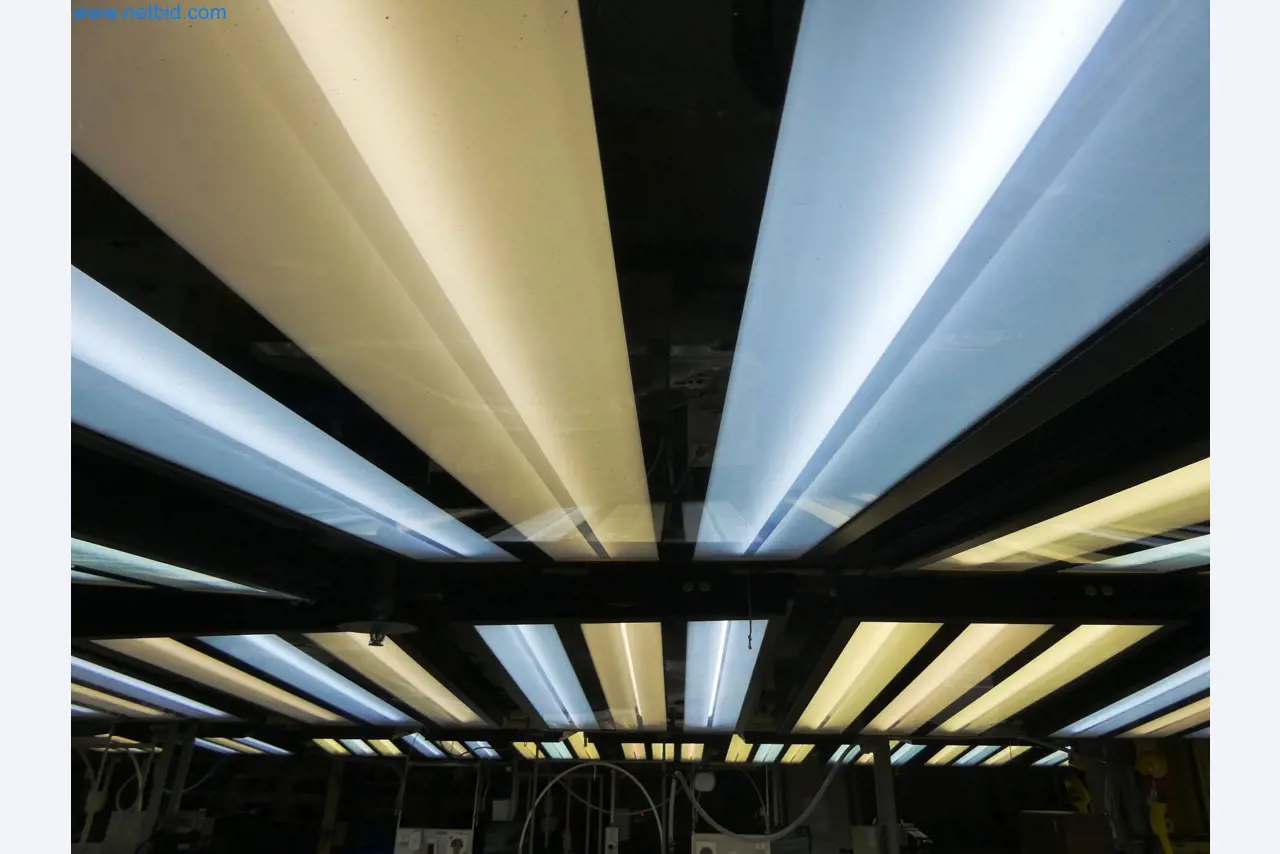 Roboty, svařovací zařízení a montážní příslušenství z automobilového průmyslu-10