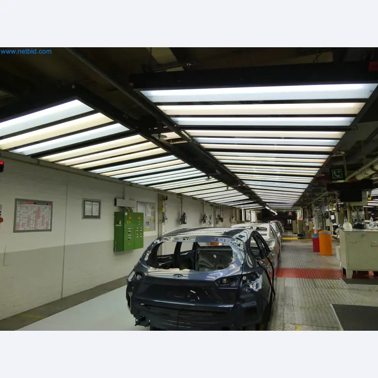 Roboty, svařovací zařízení a montážní příslušenství z automobilového průmyslu-11