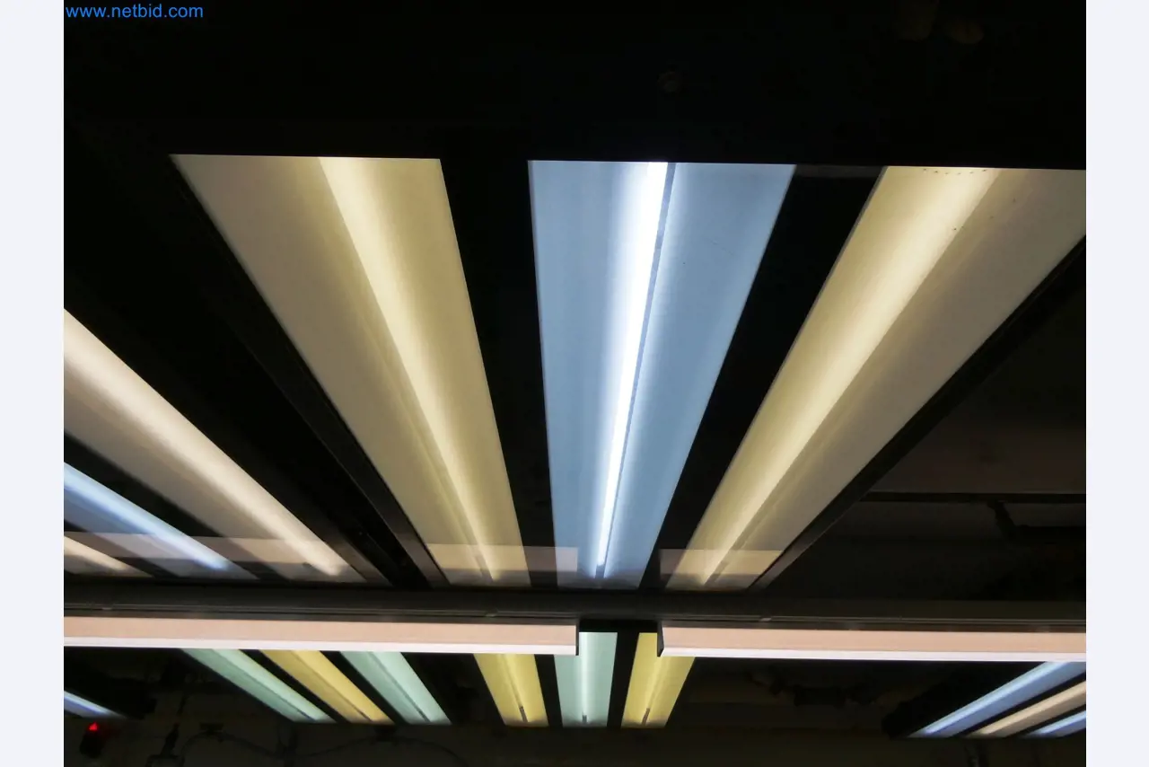 Roboty, svařovací zařízení a montážní příslušenství z automobilového průmyslu-1