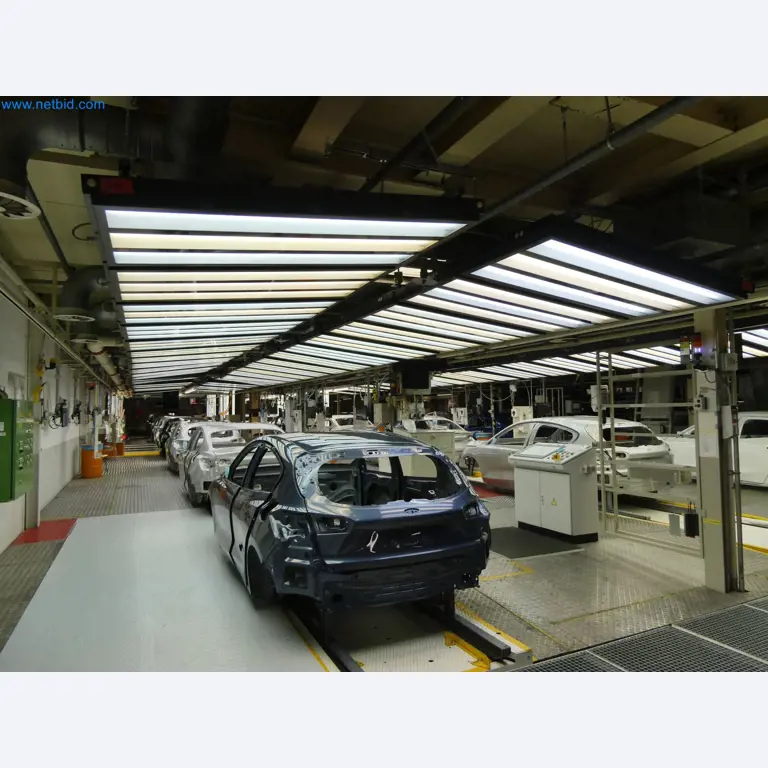 Roboty, svařovací zařízení a montážní příslušenství z automobilového průmyslu-2