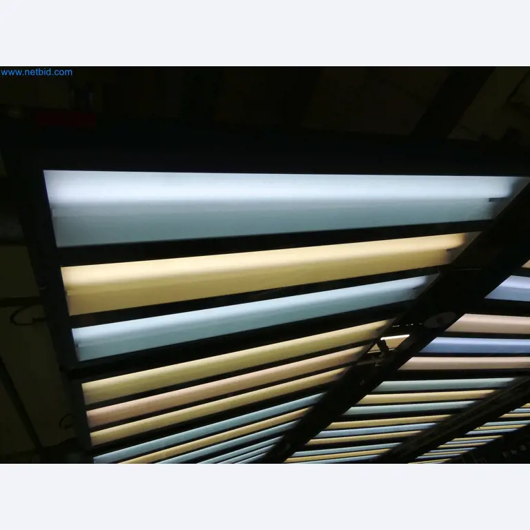 Roboty, svařovací zařízení a montážní příslušenství z automobilového průmyslu-3