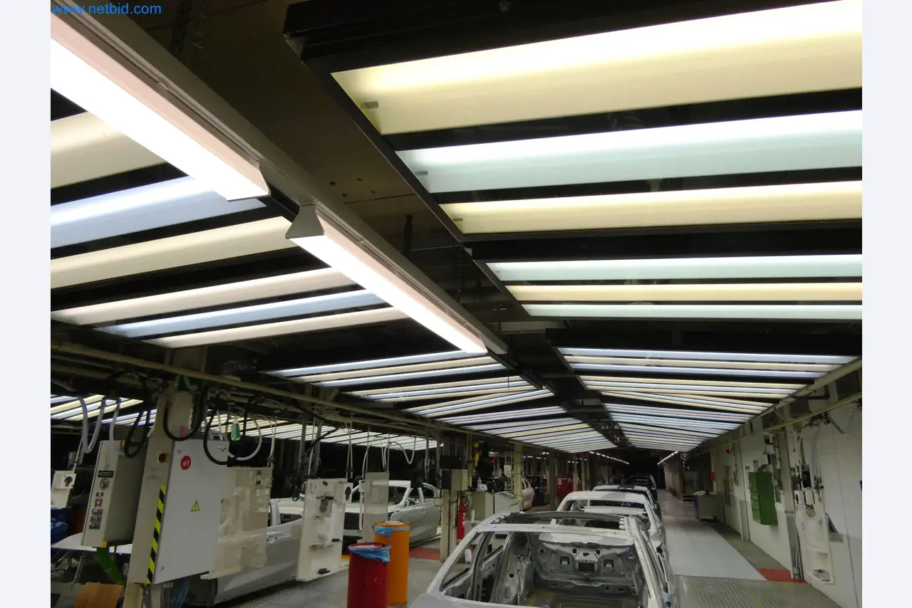 Roboty, svařovací zařízení a montážní příslušenství z automobilového průmyslu-4